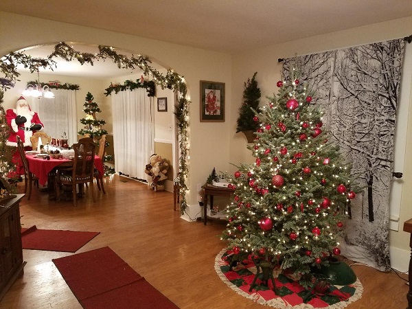 kleerview farm christmas house display